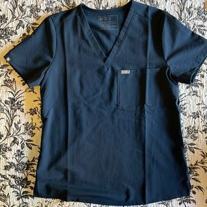 FIGS NWOT Sz medium/ medium petite Dark Harbor scrub set